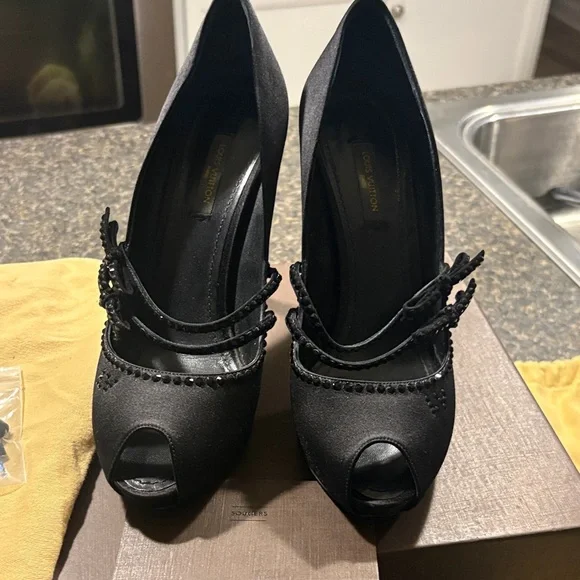 Louis Vuitton Elegant Black Peep-Toe Heels - Picture 1 of 5